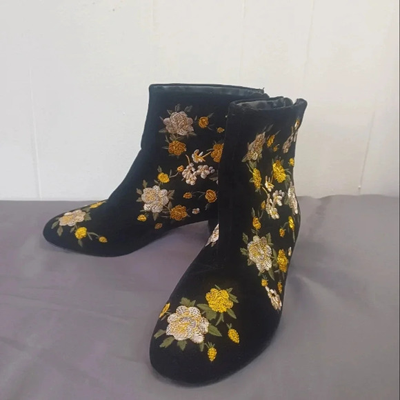 Topshop Black Velvet Embroidered Floral Ankle Boots - Picture 4 of 8